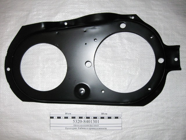 щиток крепления фары левый