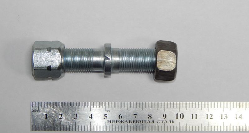 Шпилька ступицы 2ПТС-4 (М18х1,5) (с гайками) (правая)